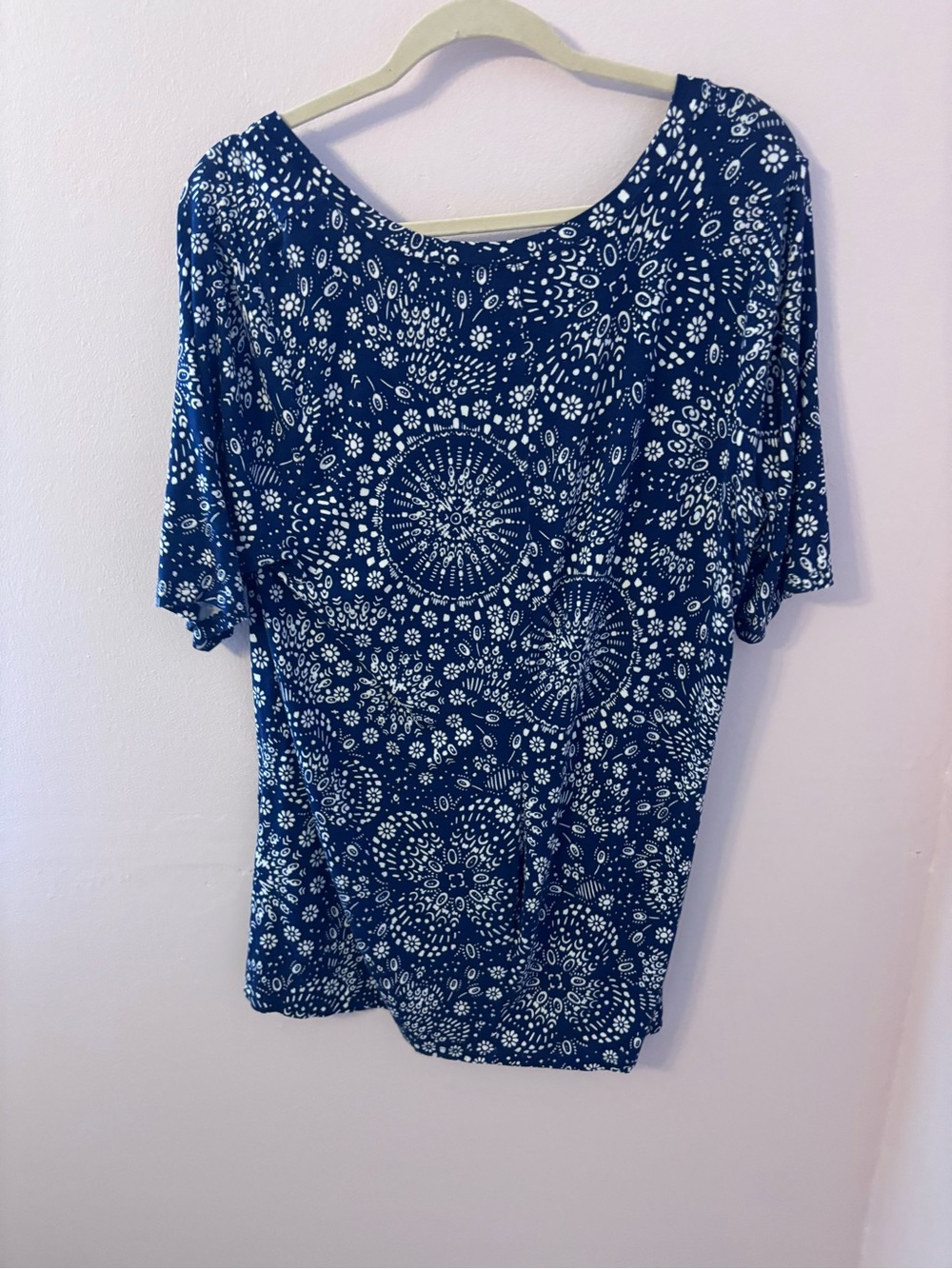 torrid Navy Blue Floral Mandala Print Short Sleeve Top - Picture 2 of 4